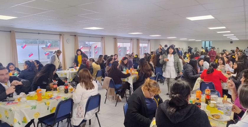 Funcionarios/as participan en la convivencia dieciochera 